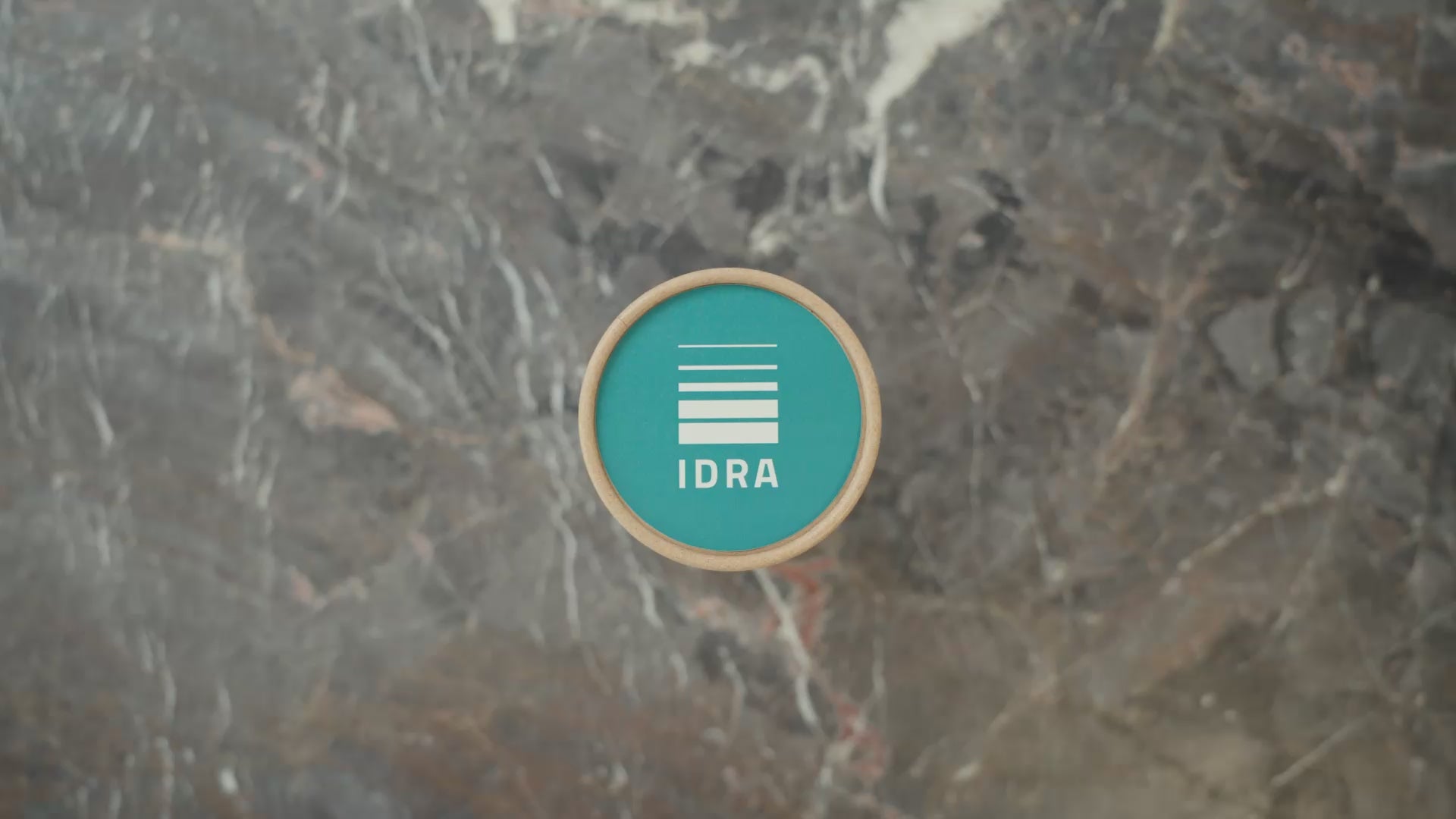 Carica il video: