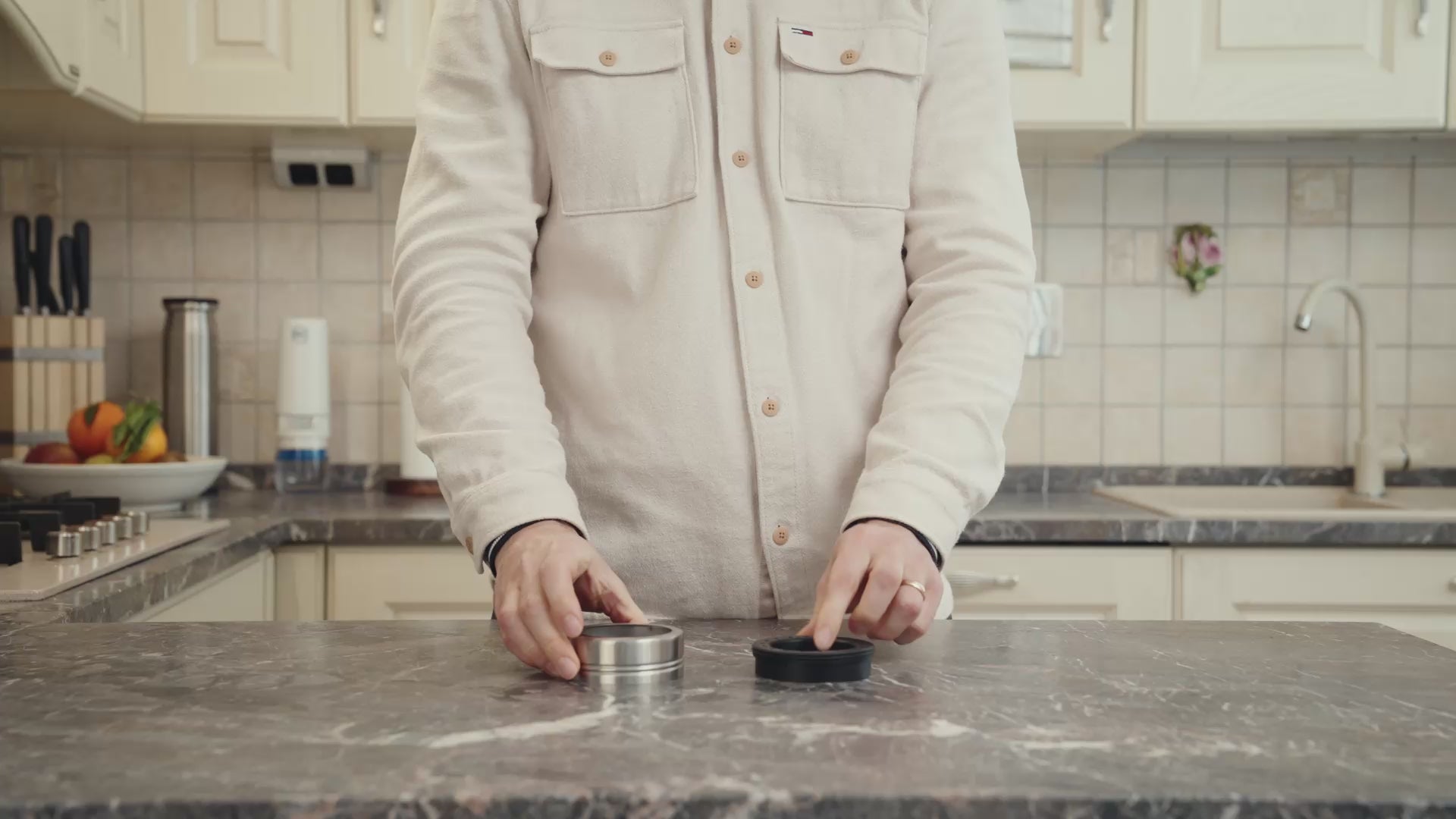Carica il video: