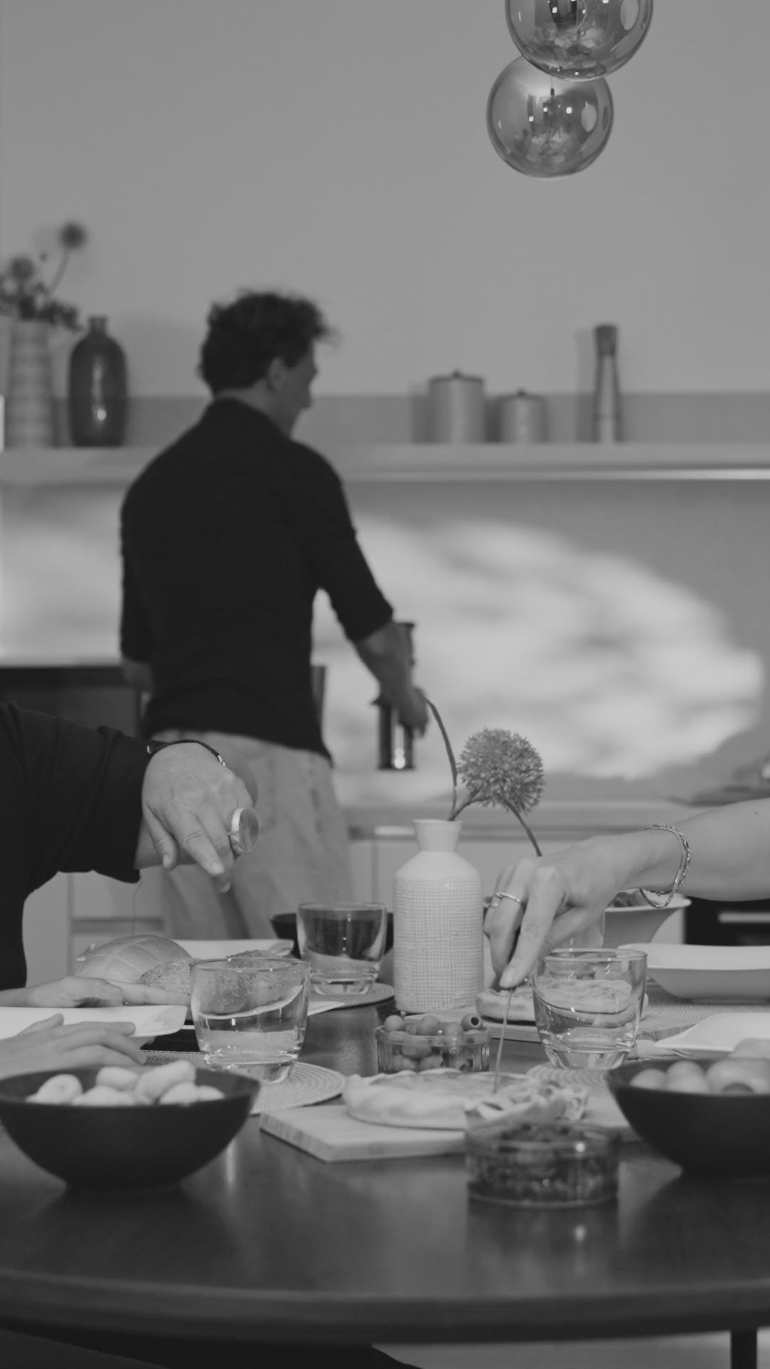 Carica il video: Bevi in famiglia con IDRA Living - IDRA Water